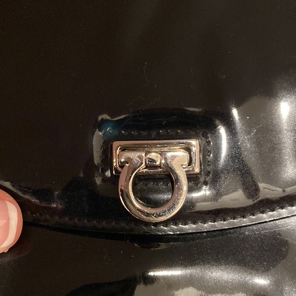 COPY - Authentic vintage Ferragamo evening bag, black patent shoulder or cross … - Picture 3 of 10